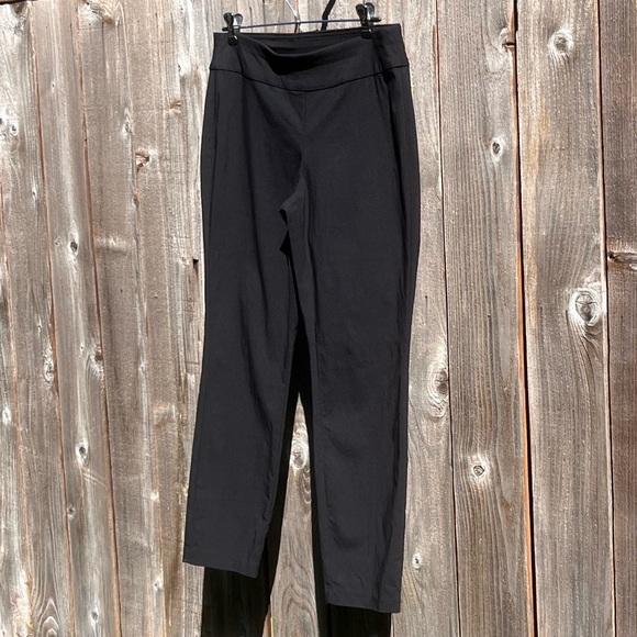 Signature Slimming Petite by Christopher & Banks cropped black pants size 6P - Picture 9 of 16